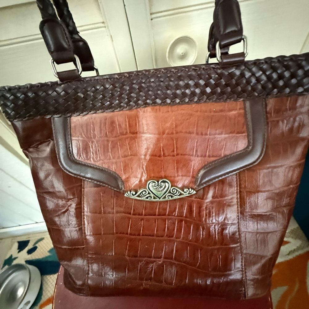 Chic Dark Brown Croc-Embossed Shoulder Bag